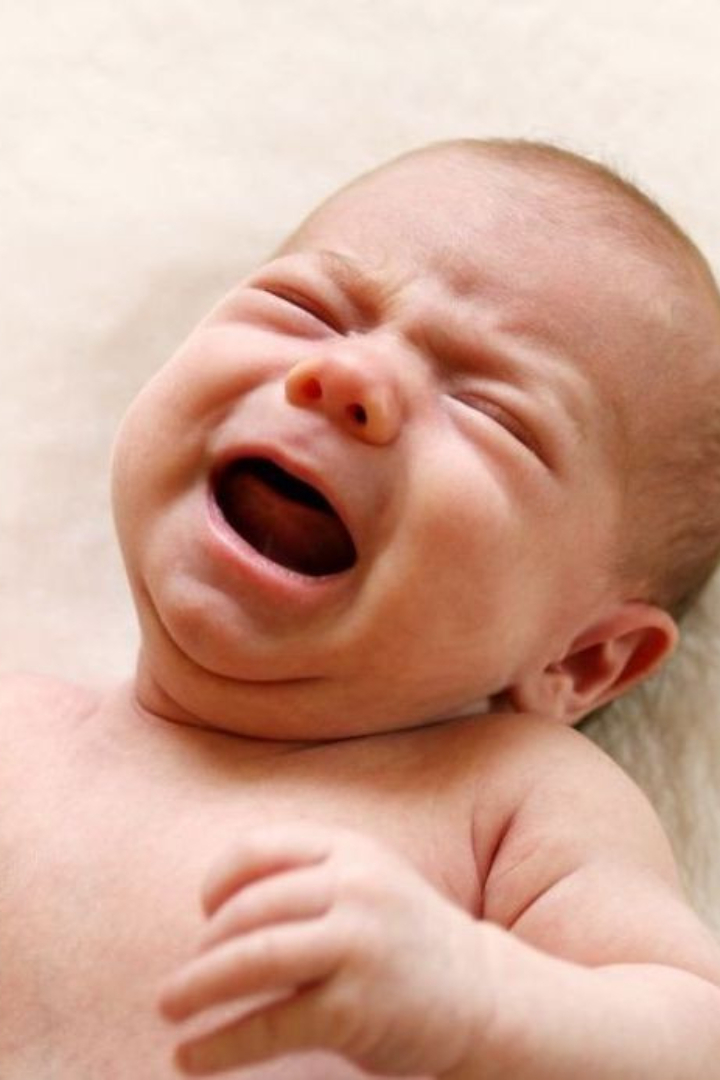 Новорождённый кричит с интонацией, характерной для языка его матери, который он слышит ещё в утробе. 