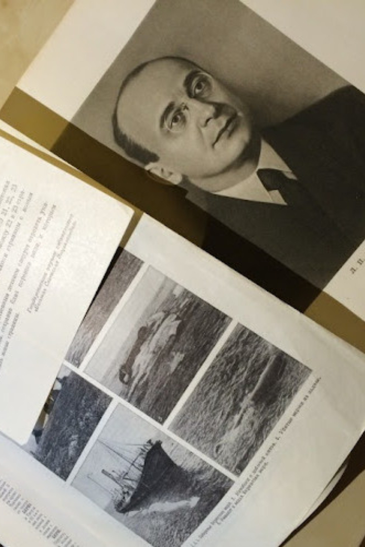 В пятом томе Большой советской энциклопедии вышла хвалебная статья о Берии с его портретом. 