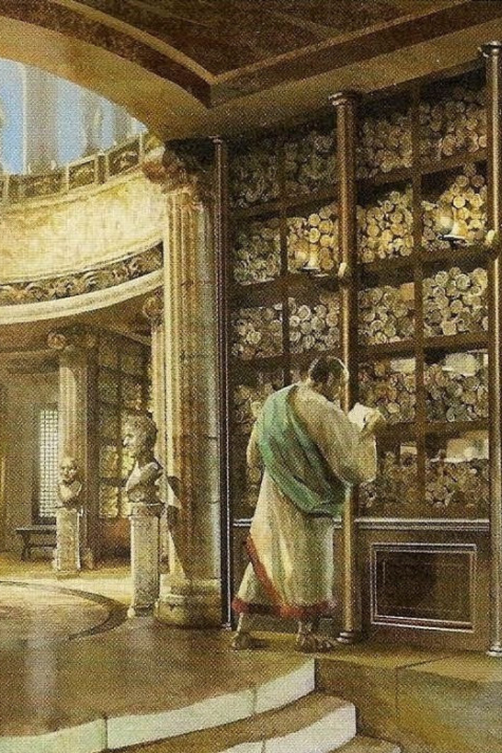 Александрийская библиотека была одной из самых крупных в античном мире — по некоторым оценкам, количество содержавшихся в ней свитков доходило до полумиллиона. 