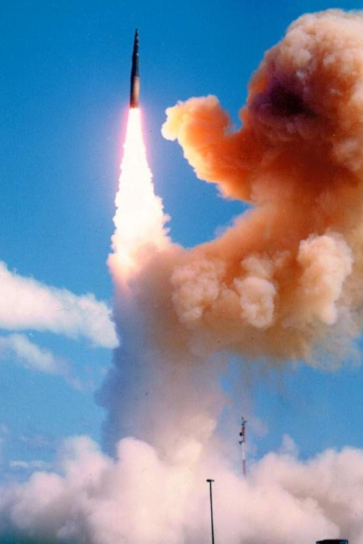В 1960 году в США началось производство межконтинентальных ядерных баллистических ракет наземного базирования «Минитмен».