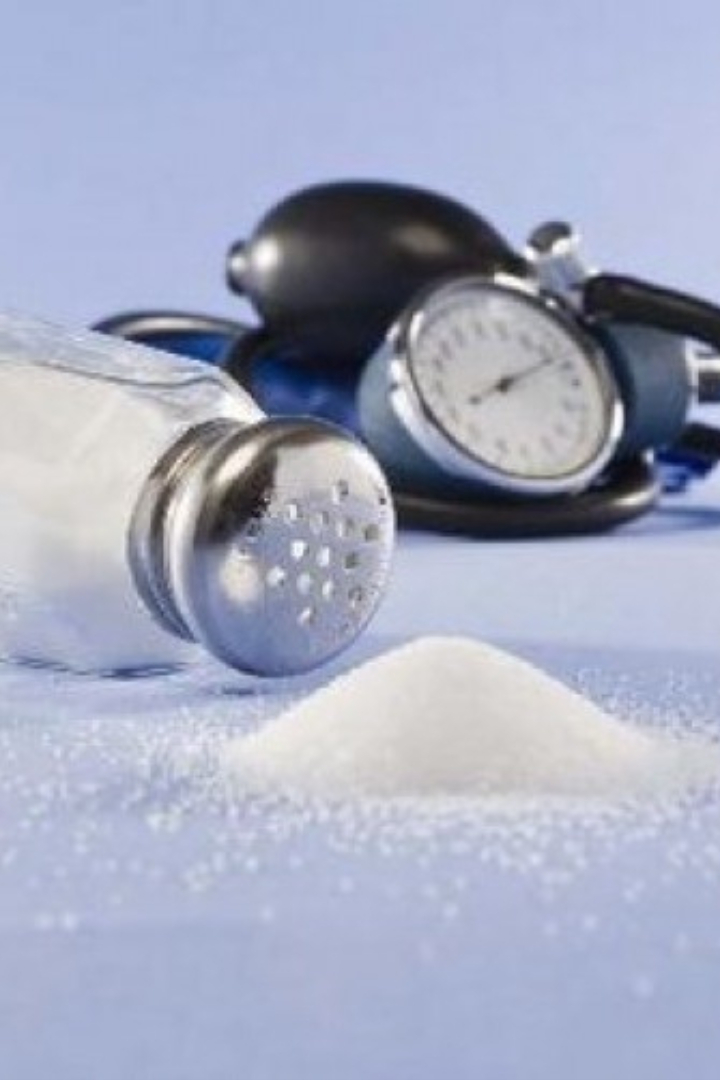 При многократном превышении суточной нормы потребления обычная пищевая соль становится ядом. 