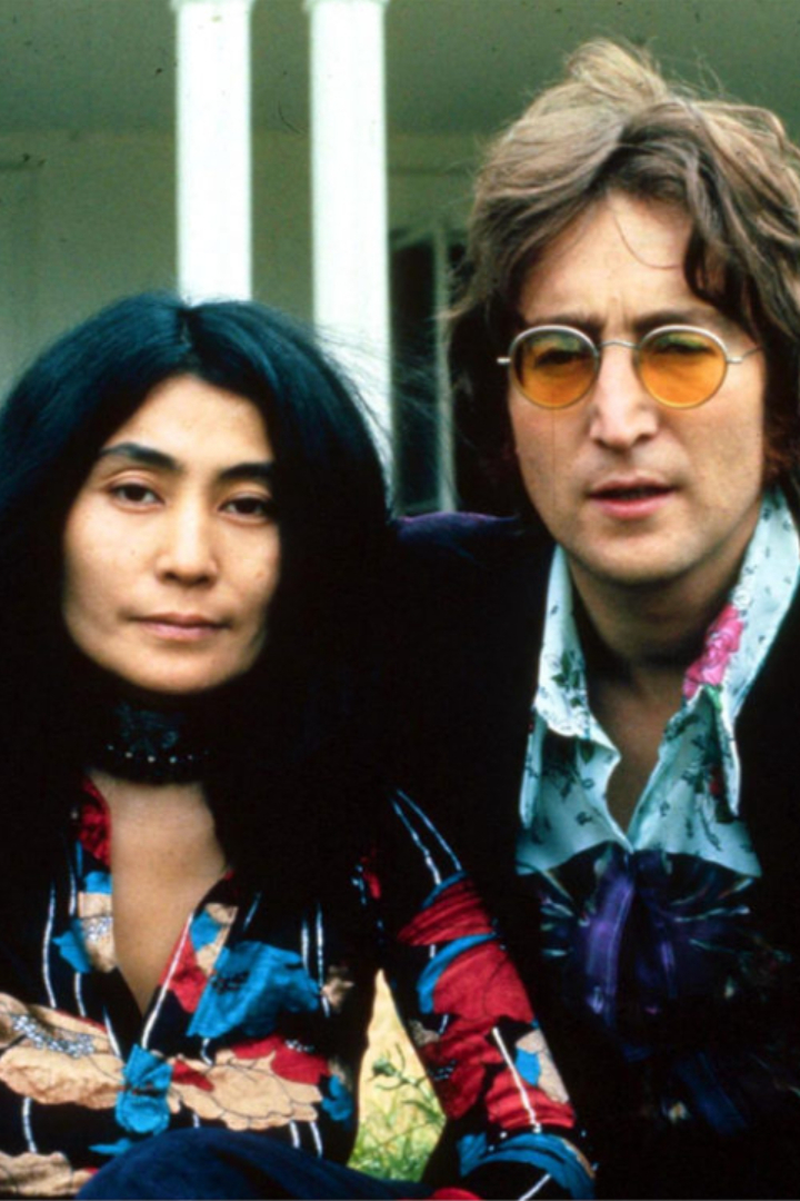 Независимая художница-авангардистка, музыкант и автор песен, она же - последняя жена Джона Леннона и мать его второго сына.