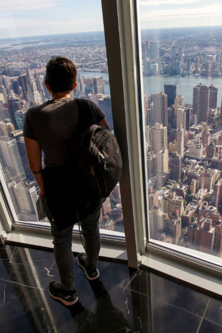 В 1979 году американка Эльвита Адамс решила свести счёты с жизнью, выпрыгнув с 86 этажа Эмпайр-стейт-билдинг. 