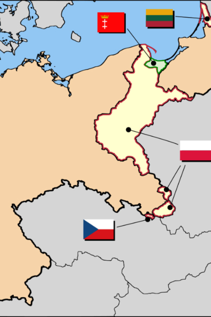 По итогам завершившего Первую Мировую войну Версальского мирного договора на Германию были наложены огромные репарации. 