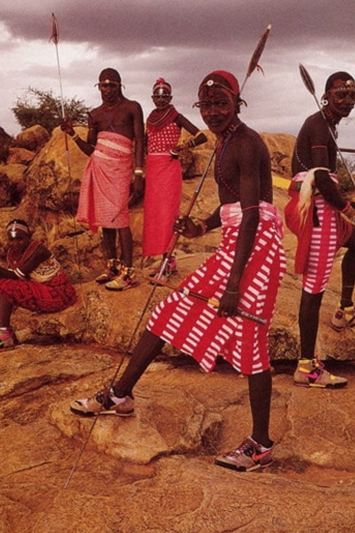 В 1989 году Nike сняла рекламу кроссовок с участием кенийцев из народа самбуру. 