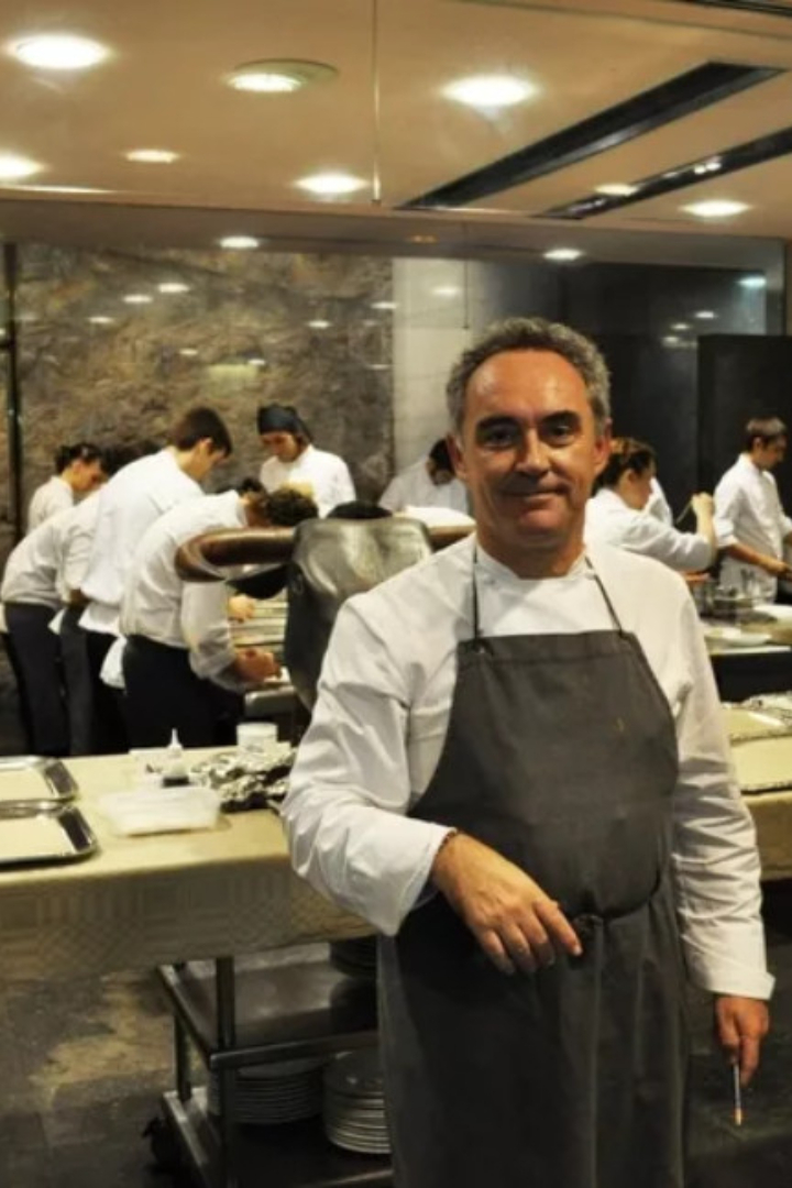 Ресторан El Bulli в испанском городке Росас пять раз в 2000-х годах признавался лучшим в мире по версии Restaurant Magazine. 