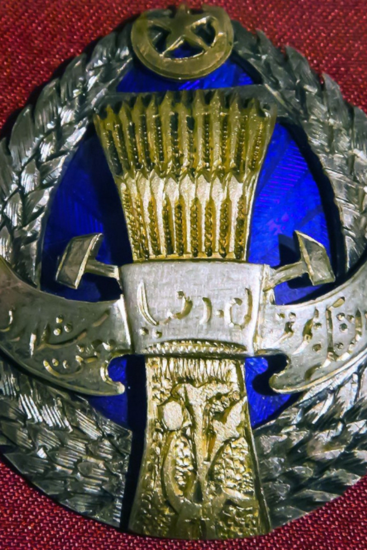 Орден Ленина за всё время его существования был вручен более 400 000 раз. 