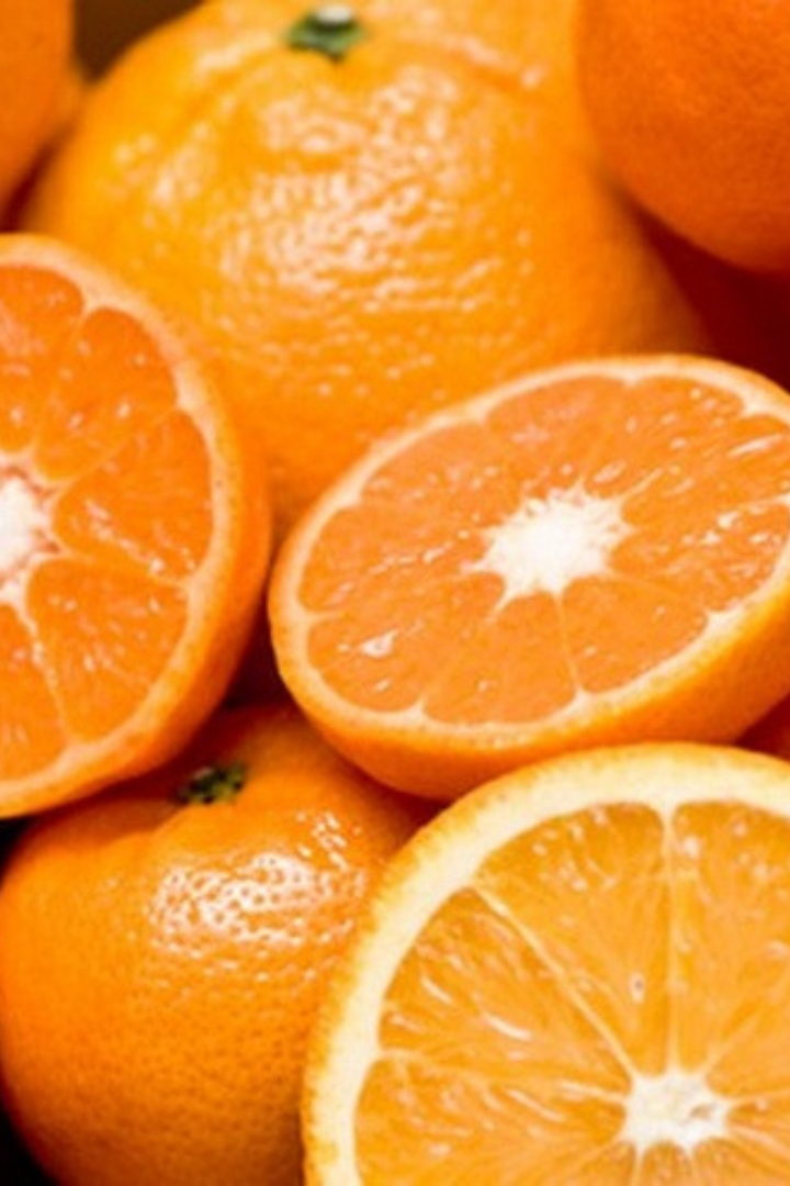 В 1820 году в Бразилии спонтанная мутация на одном из кустов апельсинового дерева привела к появлению апельсинов без косточек, известных как «Navel orange».
