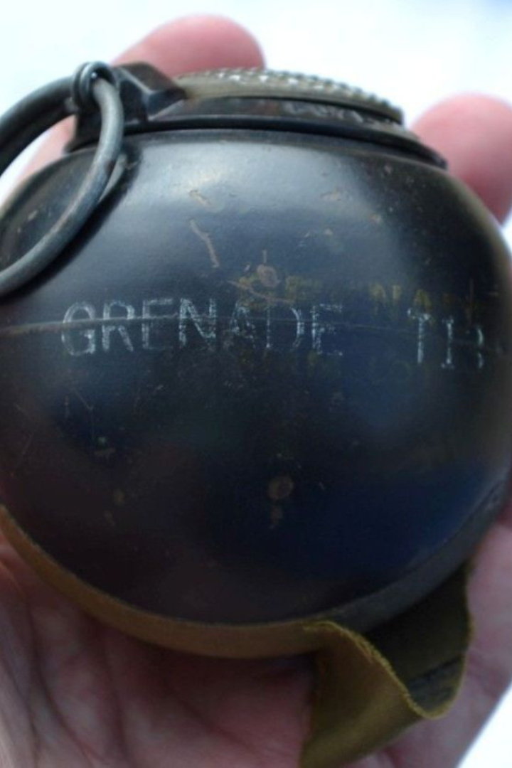 Ближе к окончанию Второй Мировой войны в США была разработана граната T13 Beano, которая по форме, весу и размеру была максимально приближена к обыкновенному бейсбольному мячу. 