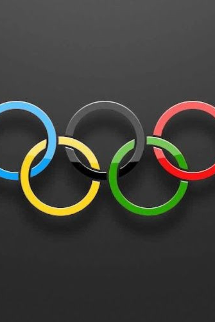 Кольца на олимпийском флаге часто соотносят с частями света в таком порядке: голубое — Европа, жёлтое — Азия, чёрное — Африка, зелёное — Австралия, красное — Америка. 