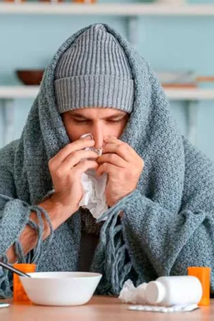 Многочисленные заболевания, которые в народе именуют простудой, вызываются вирусами, реже — бактериями.