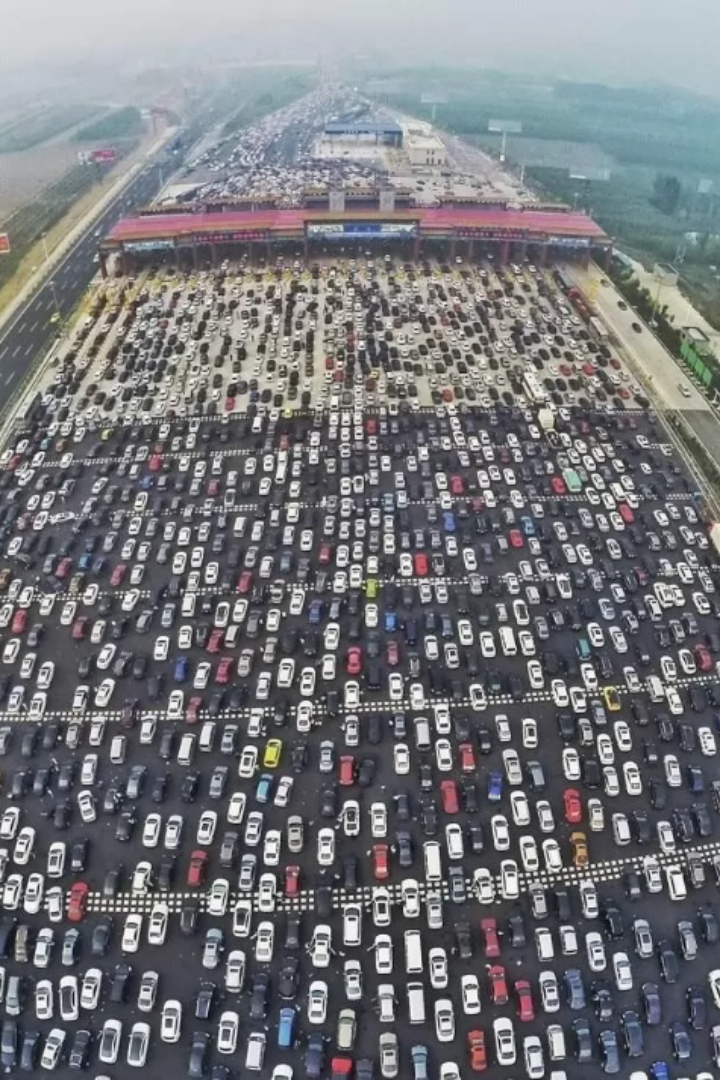 В 2010 году на 110-м китайском шоссе государственного значения была зафиксирована пробка, которую называют крупнейшей за историю автомобильного транспорта. 