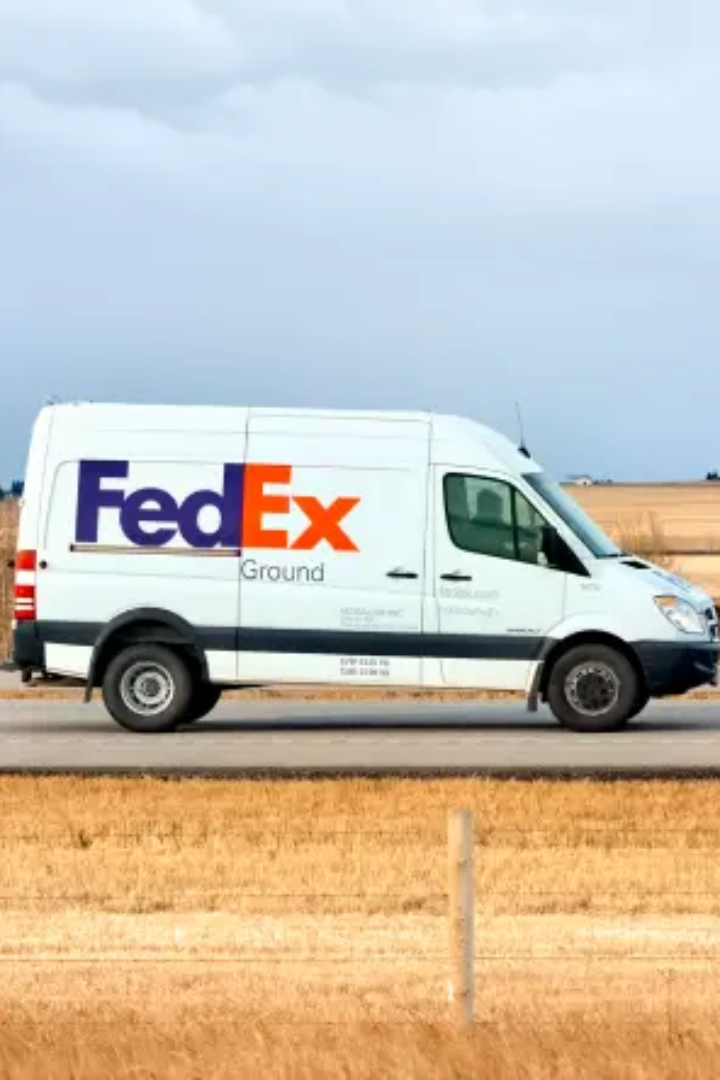 На заре существования компании FedEx её основатель Фредерик Смит преодолевал многочисленные трудности.
