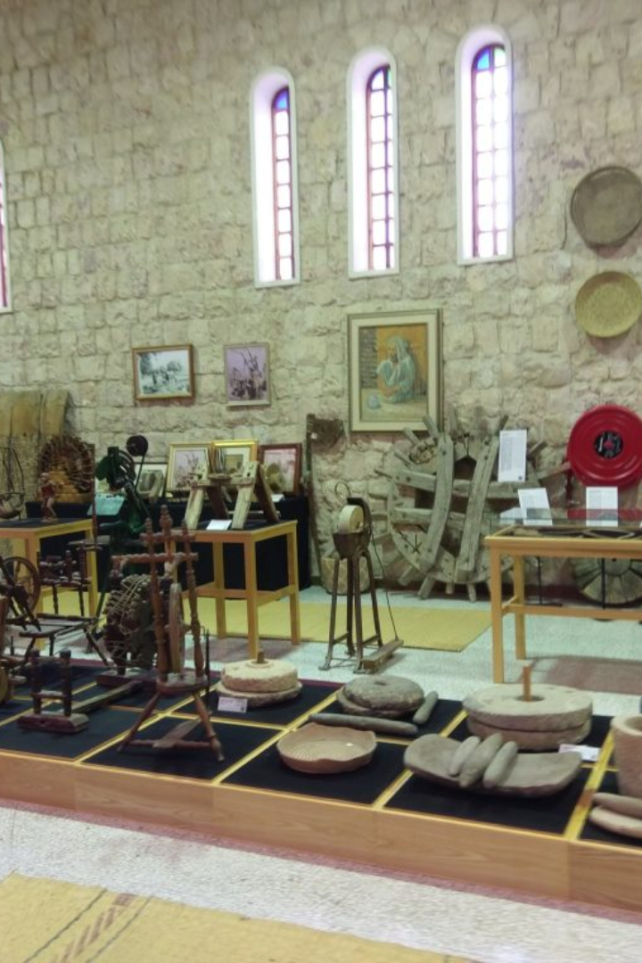 Шейх Фейсал бин Кассим аль Тани собирал экспонаты 50 лет, все они привезены из многочисленных путешествий по миру.